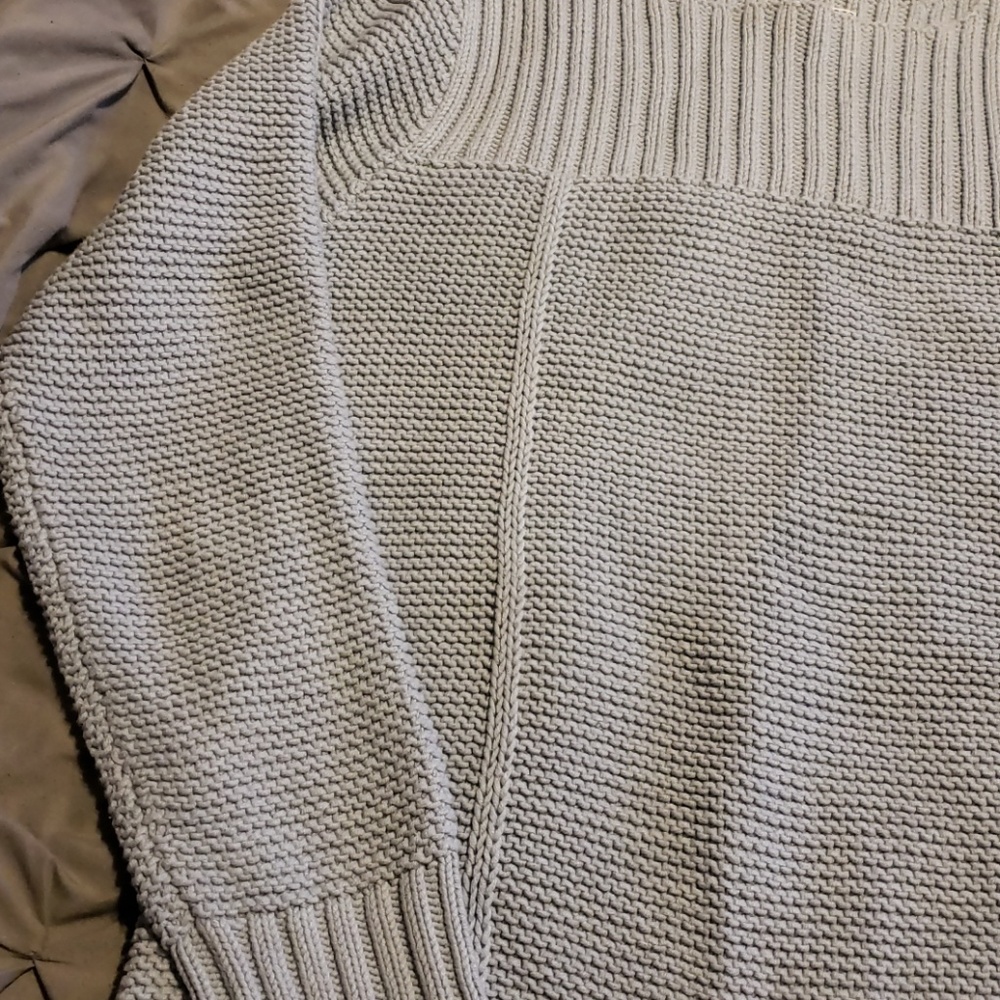 Old navy sweater - Picture 2 of 4